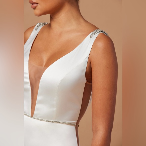 🌟 Fashion Nova Giselle Satin Gown - White - NWT 🌟 - Picture 2 of 7